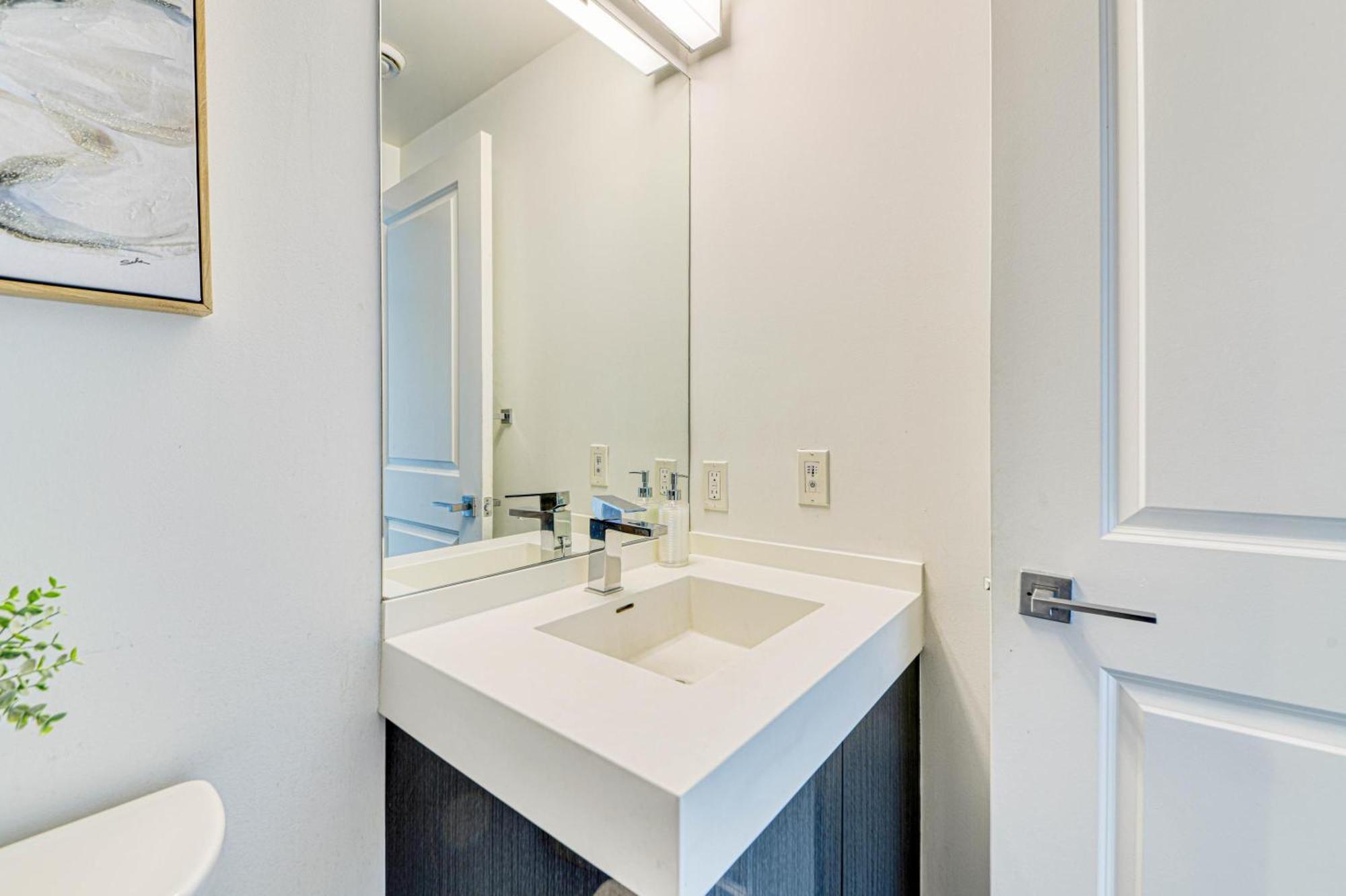Rivetstays - The Jarvis * Toronto